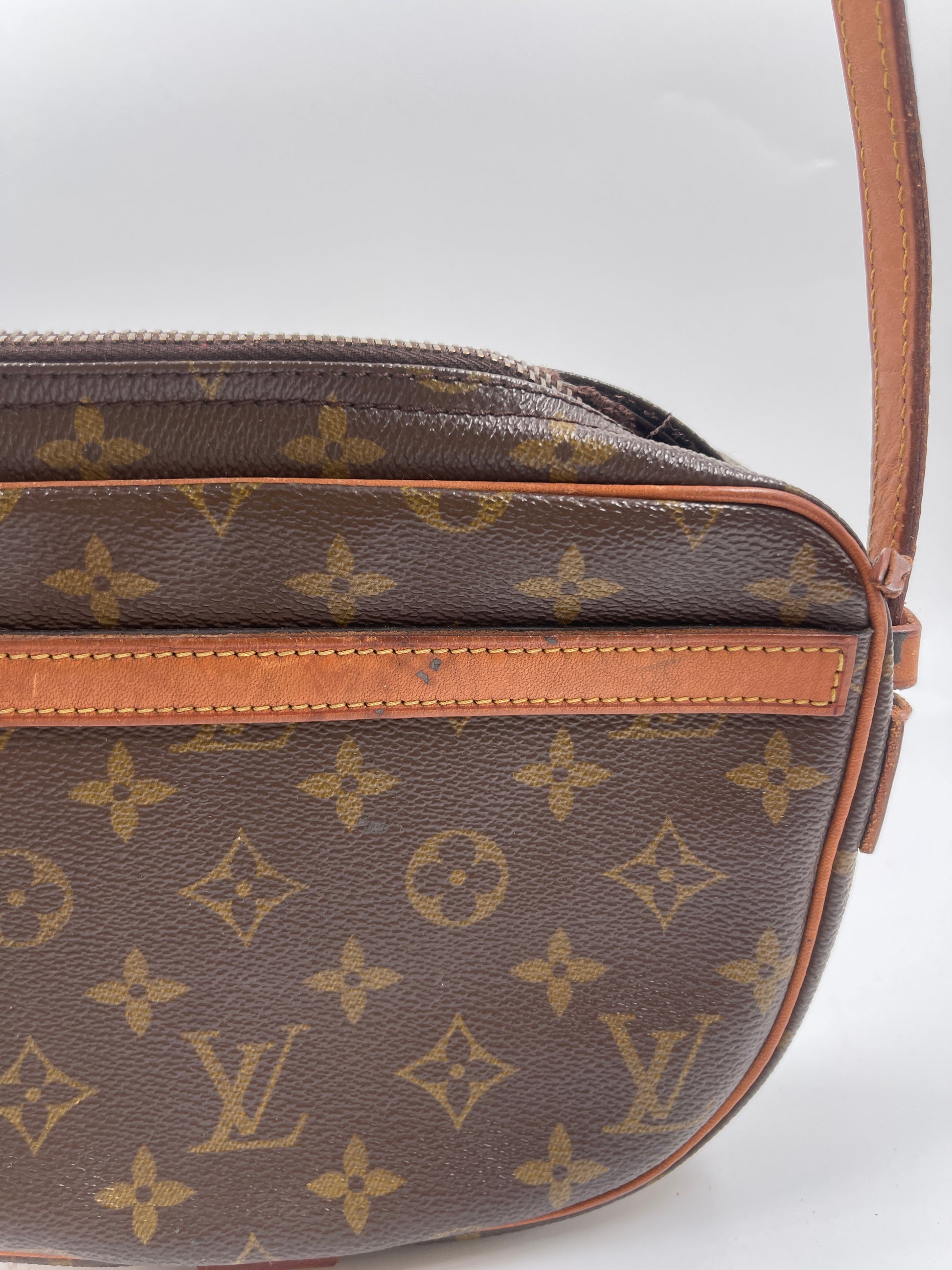 Coated Canvas Louis Vuitton Jeune Fille MM – rewear-vintage